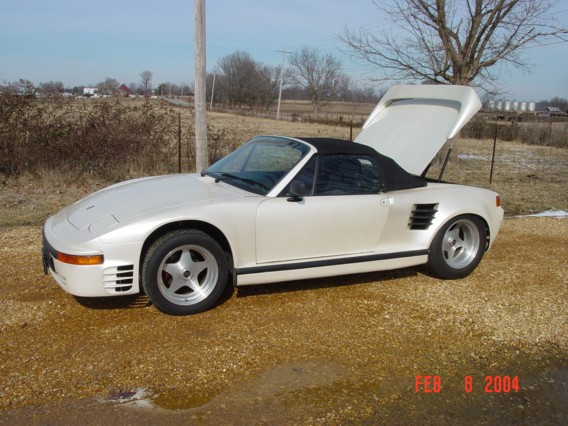 White Porsche 003 trunk up.jpg (80621 bytes)